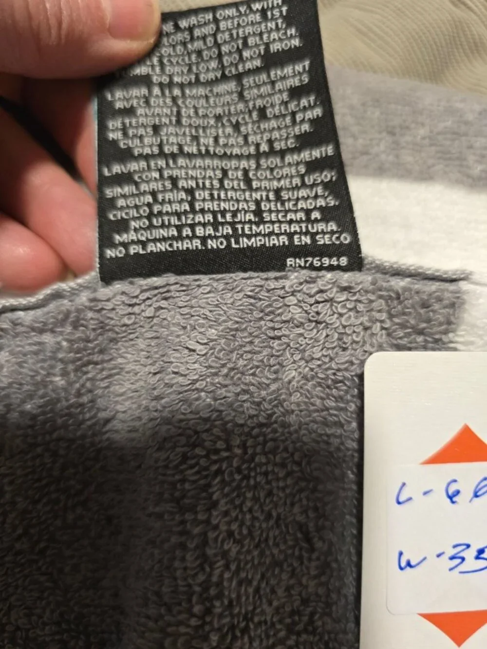 Vera Wang Striped Bath Towel 66x35 Grey & White Plush Absorbent beach towel